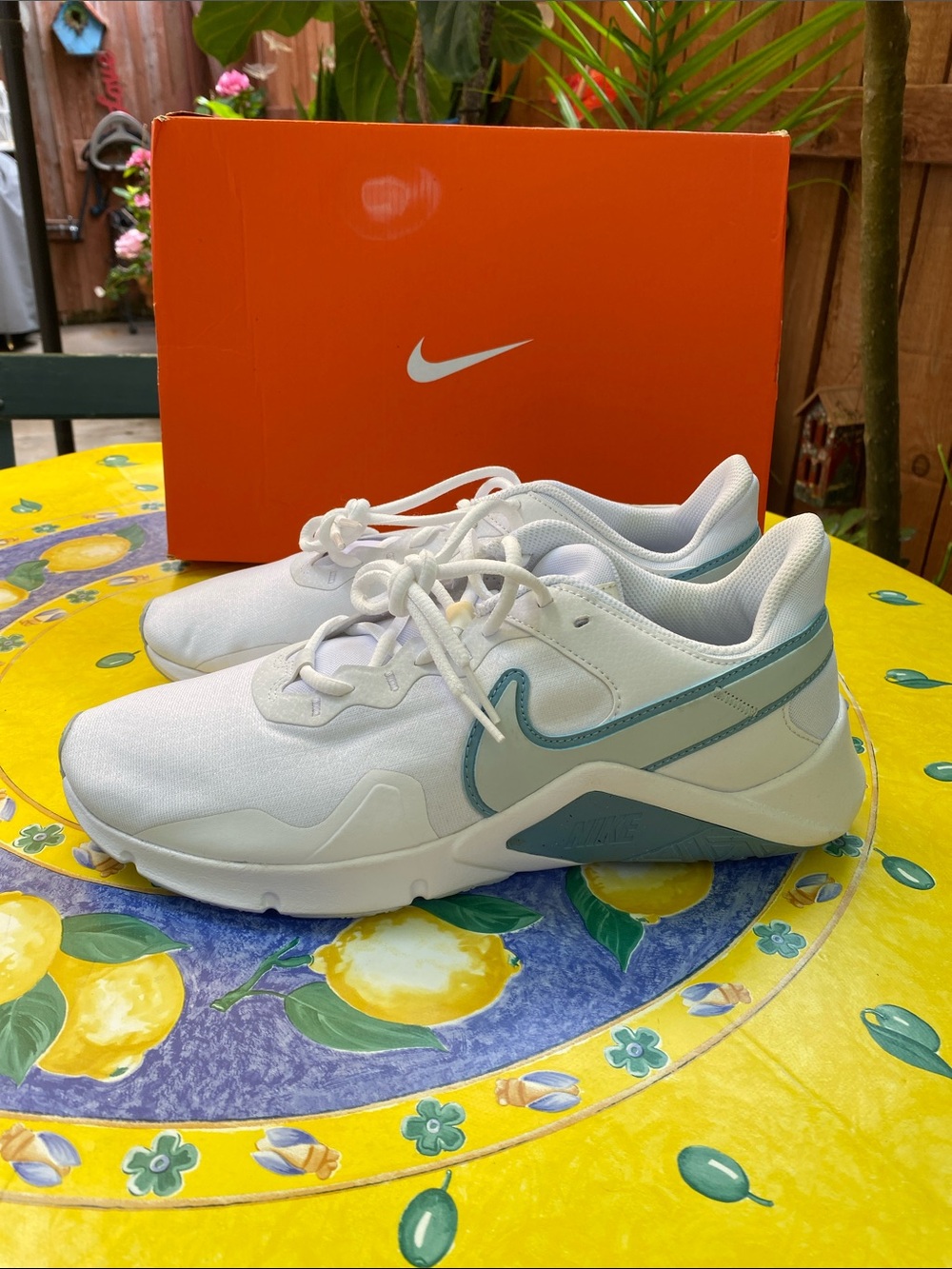Nike legend essential 2 white and blue aura phantom Trainer Sneakers size 11 - Picture 7 of 8